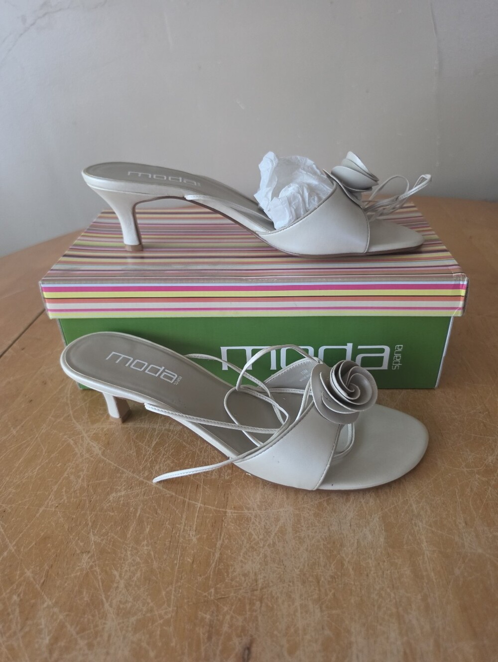 Moda In Pelle Women's Ivory Leather Rosette Strappy Kitten Heel Sandals Size 10M